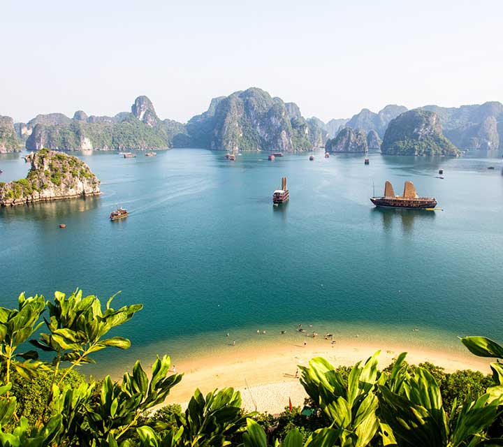 Discover Hanoi and Halong Bay