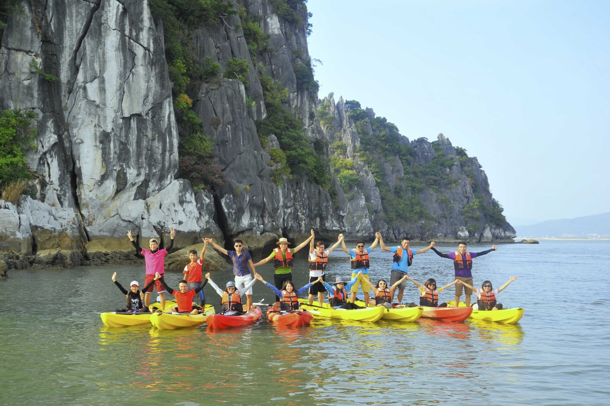 Kayaking adventure in Cong Do with stunning limestone cliffs