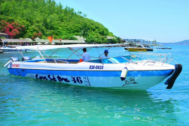 Speedboat Transport to Con Se Tre Island from Nha Trang Blue and white speedboat used for transfers between Nha Trang city and Con Se Tre Island
