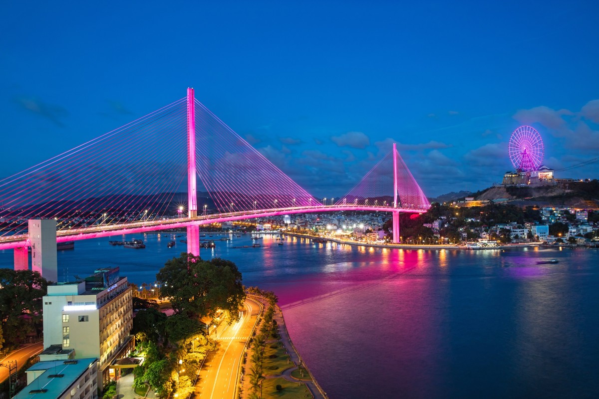 Bai Chay Bridge connecting Halong City