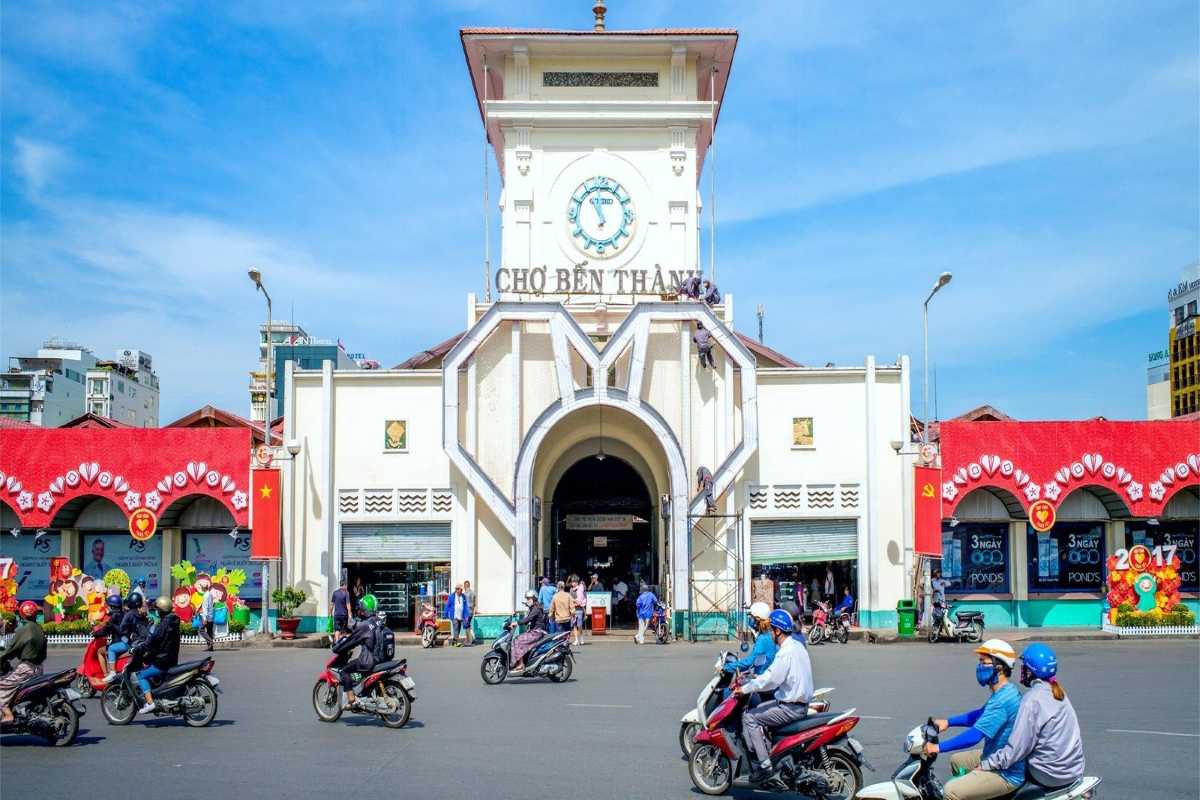 Ben Thanh Market main entrance clock tower exterior view Front exterior view of Ben Thanh Market’s iconic clock tower and main entrance with street traffic