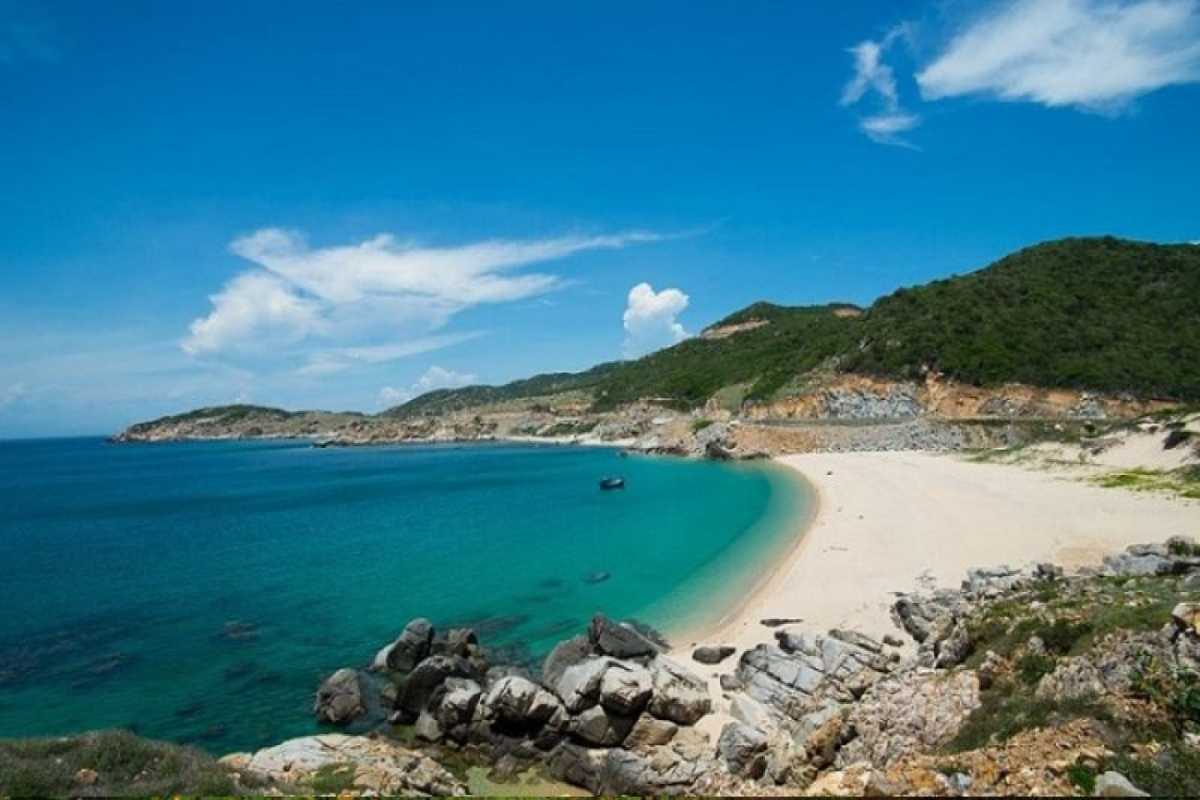 Sandy Cove Surrounded by Green Hills at Binh Tien Beach Sandy cove with clear waters and green hills surrounding Binh Tien Beach, Ninh Thuận