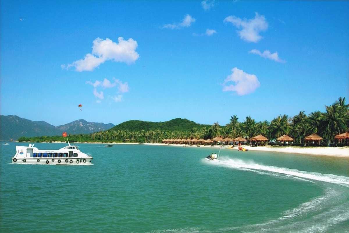 Boat and Beach at Orchid Stream Island Nha Trang White boat near the sandy beach with palm trees on Orchid Stream Island, Nha Trang