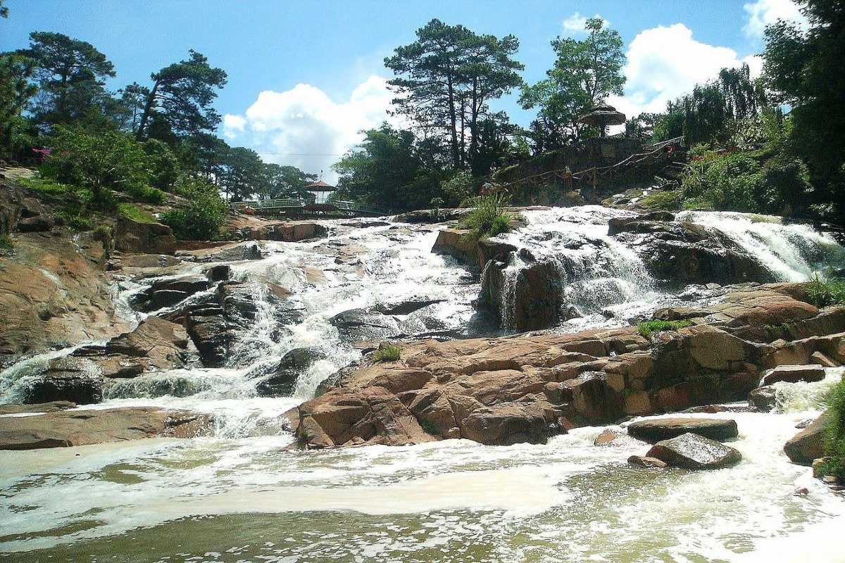 Cam Ly Waterfall Da Lat adventure rappelling activity Cam Ly Waterfall Da Lat featuring adventure rappelling down wet rocks with safety gear and instructors