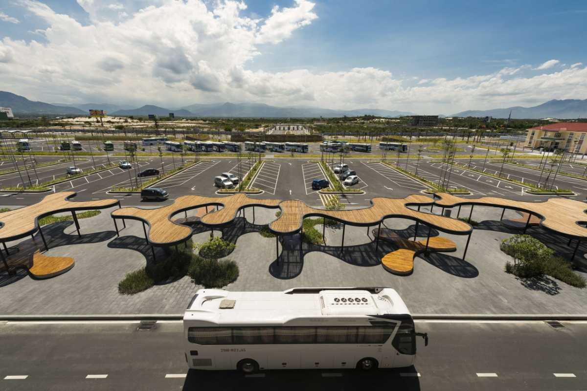 Cam Ranh International Airport Bus Drop-off Zone Bus drop-off and pick-up zone near Cam Ranh International Airport terminal