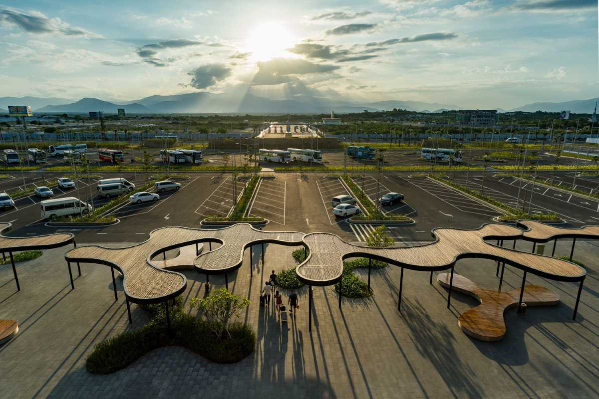 Cam Ranh International Airport Parking Lot Walkway Pedestrian walkway and shading structures in Cam Ranh International Airport parking lot