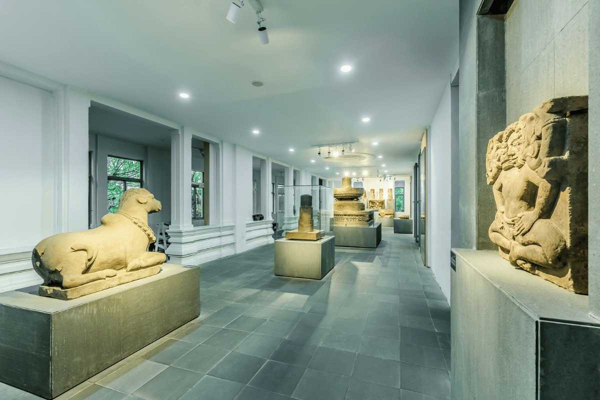 Cham Sculpture Museum Da Nang sculpture gallery with sacred bull Cham Sculpture Museum Da Nang features a sacred bull statue in a central gallery, surrounded by Cham stone relics and artifacts
