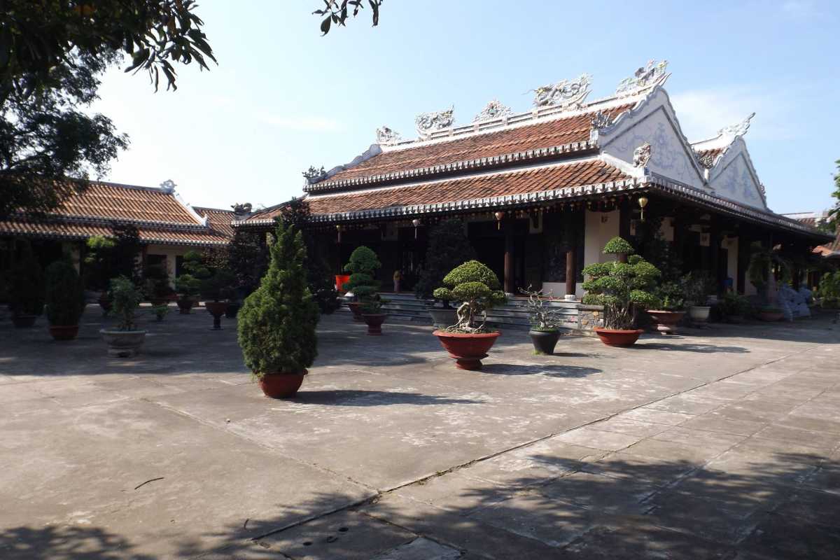 Entrance to Inner Worship Hall at Chuc Thanh Pagoda Open wooden doors leading to inner worship hall with altars and traditional décor at Chuc Thanh Pagoda