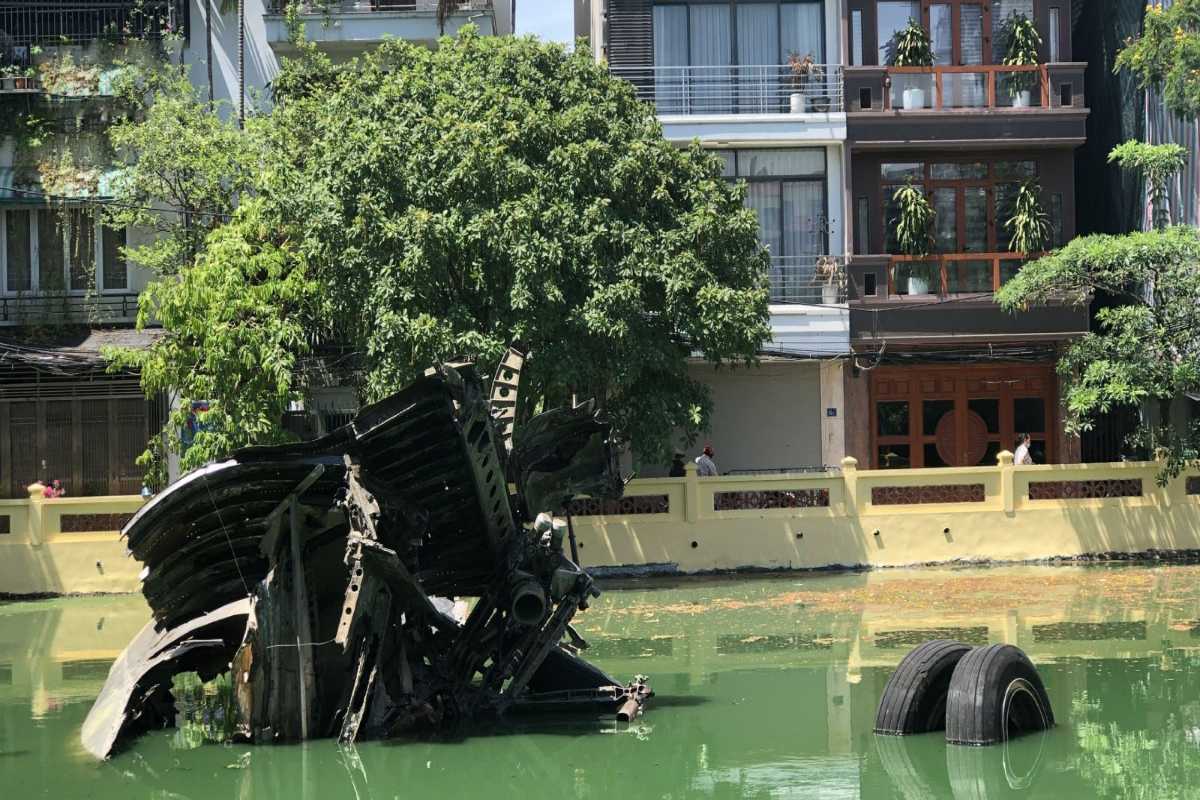 Close-Up of B-52 Bomber Wreckage in Huu Tiep Lake Close-up detailed shot of B-52 bomber wreckage submerged in Huu Tiep Lake Hanoi