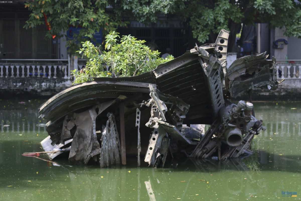 Close-Up of B-52 Wreckage in Huu Tiep Lake Close-up view of the B-52 wreckage in Huu Tiep Lake, Hanoi