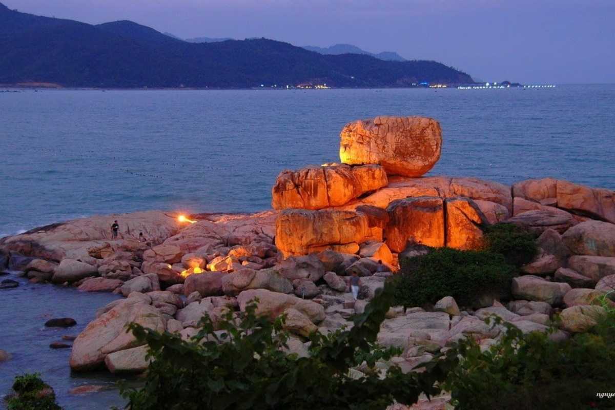 Coastal Landscape Near Da Chong Wharf Rocky shoreline and coastal vegetation near Da Chong Wharf, Nha Trang
