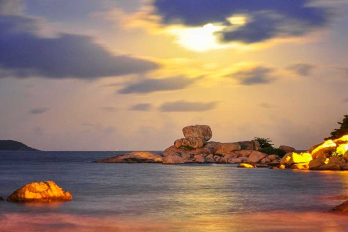 Da Chong Wharf Sunset View Nha Trang Sunset over Da Chong Wharf with granite rocks and tranquil sea in Nha Trang