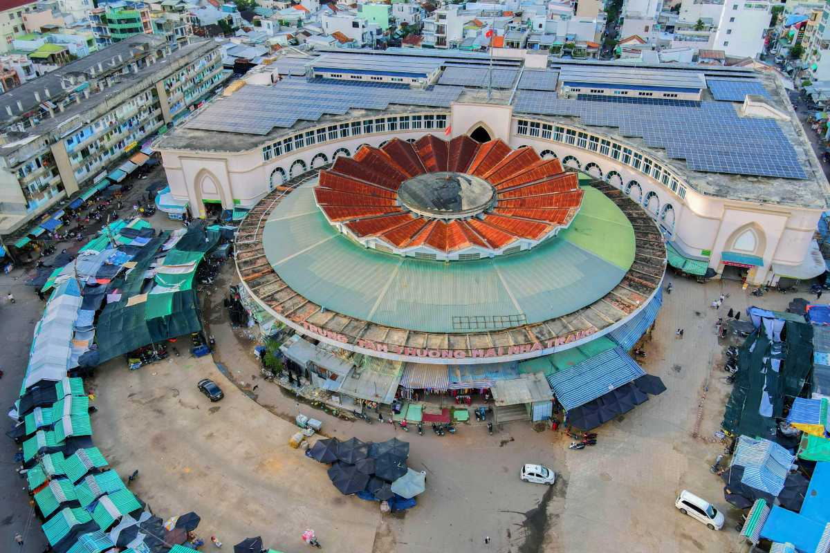 Dam Market Nha Trang bird's eye view with vendor stalls Bird's eye photo of Dam Market Nha Trang showing the circular structure surrounded by vendor tents