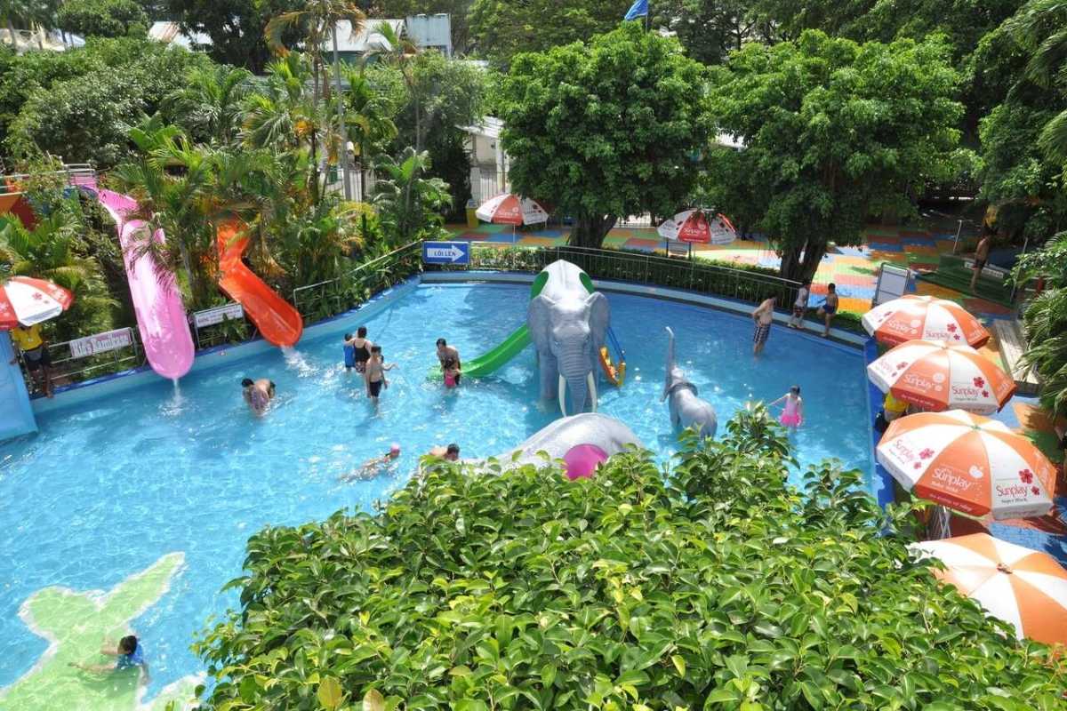 Children Playing in the Kids’ Pool at Dam Sen Water Park Kids enjoying slides and pools in the child-friendly zone at Dam Sen Water Park