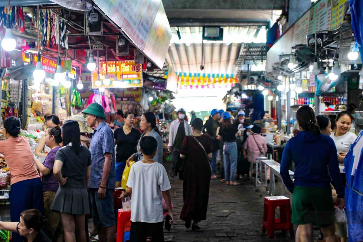 Crowded Food Alley at Dong Ba Market Hue A busy food alley at Dong Ba Market with people browsing food stalls and sampling traditional Hue dishes