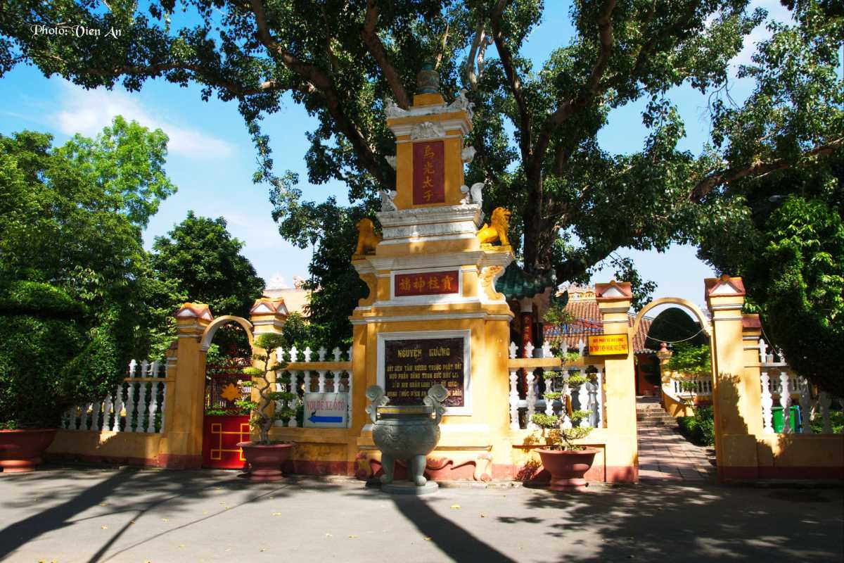 Giac Lam Pagoda Garden with Pagoda and Statues Garden area with golden pagoda structures, statues, and manicured plants at Giac Lam Pagoda
