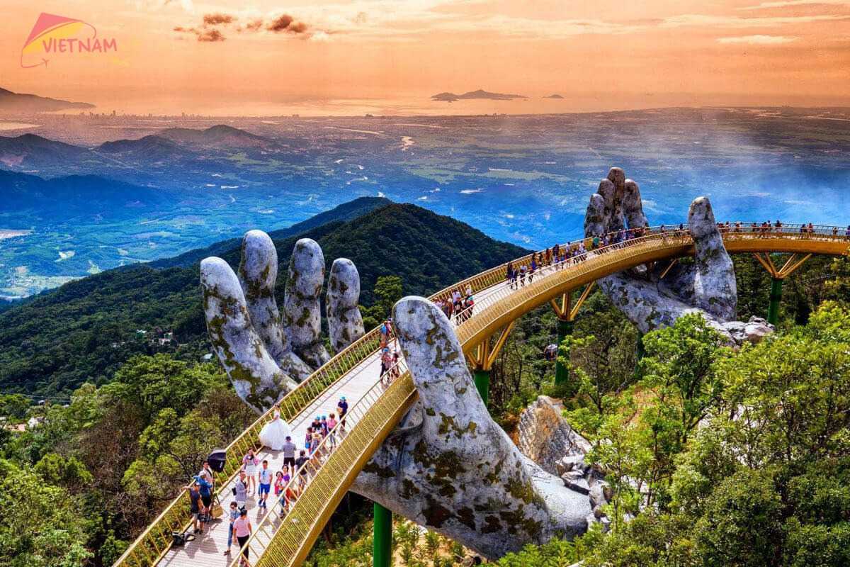 Golden Bridge Da Nang wide angle mountain panorama Golden Bridge Da Nang spans a wide view of Ba Na Hills, giant hands, expansive mountain horizon