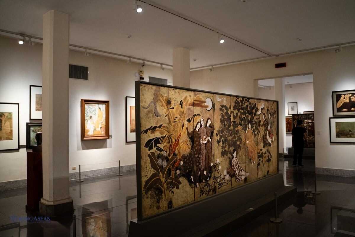 Group Tour at Vietnam Fine Arts Museum Tour group guided through exhibits at Vietnam National Fine Arts Museum