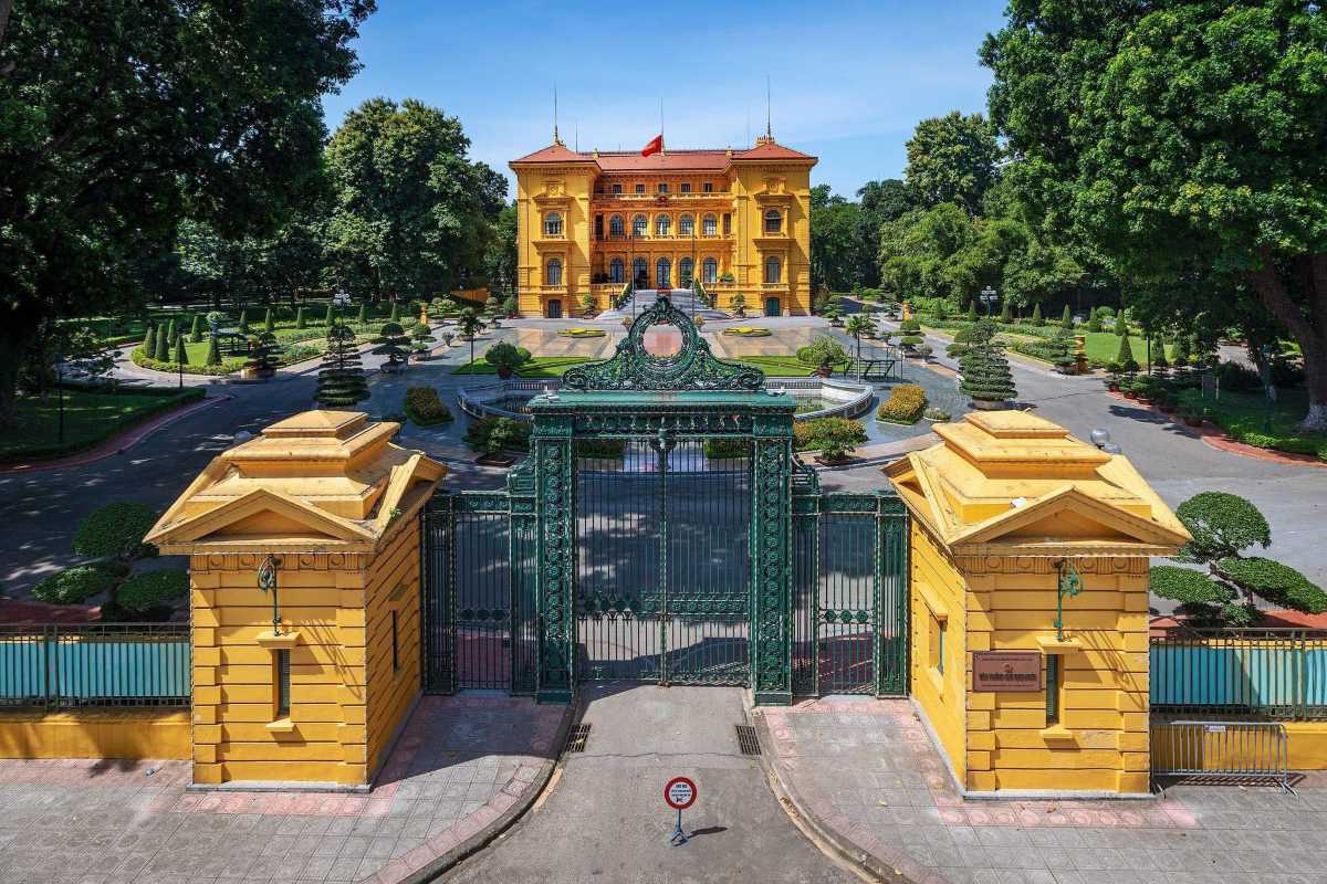 Hanoi Presidential Palace Side View with Guard Ceremony Guard ceremony taking place at the side of the Hanoi Presidential Palace with soldiers in white uniforms
