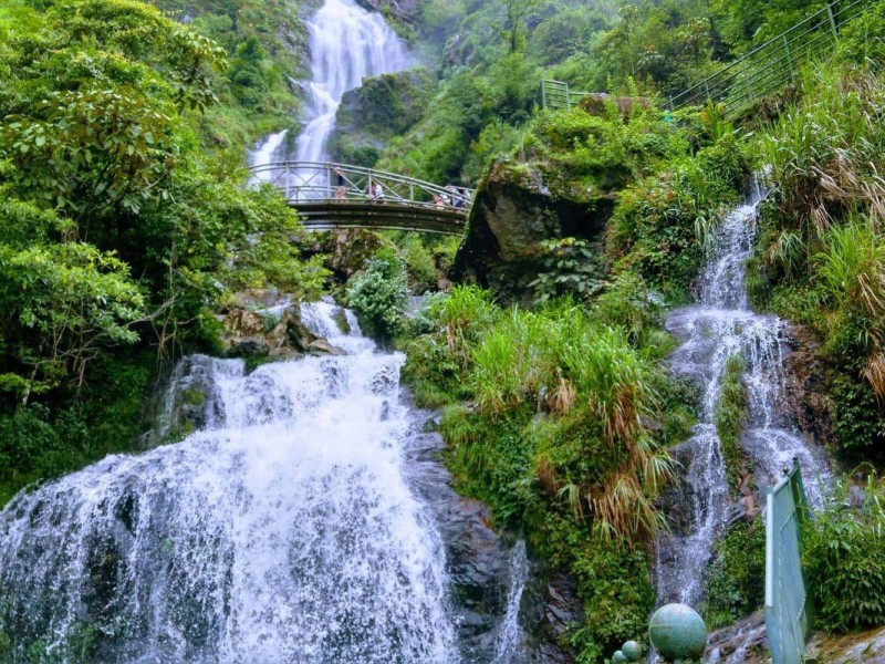 Close-up of Silver Waterfall cascades