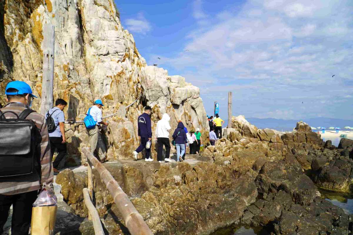 Hiking Trail Entrance on Yen Island Visitors begin their hike along a rocky trail on Yen Island Nha Trang under sunny skies.