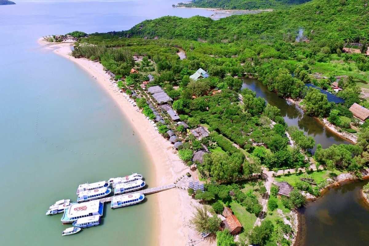 Scenic View of Hoa Lan Stream Orchid Island Nha Trang with Boats Scenic view of Hoa Lan Stream Orchid Island in Nha Trang showing boats on calm water surrounded by lush greenery.
