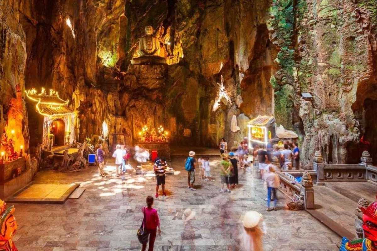 Linh Ung Pagoda Da Nang marble cave sanctuary and statues Linh Ung Pagoda Da Nang’s marble cave sanctuary features illuminated shrines, Buddha statues, and spiritual visitors inside a natural grotto.