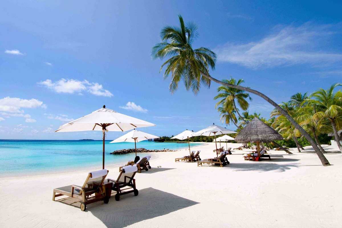 Long Beach (Bãi Dài) Phu Quoc - Beach Loungers with Umbrellas Beach loungers and umbrellas along Long Beach, Phu Quoc