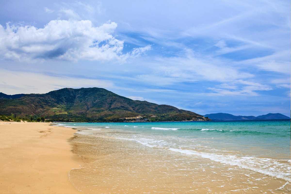Long Beach (Bãi Dài) Phu Quoc - Scenic Coastal View A beautiful coastal view of Long Beach, with mountains in the distance