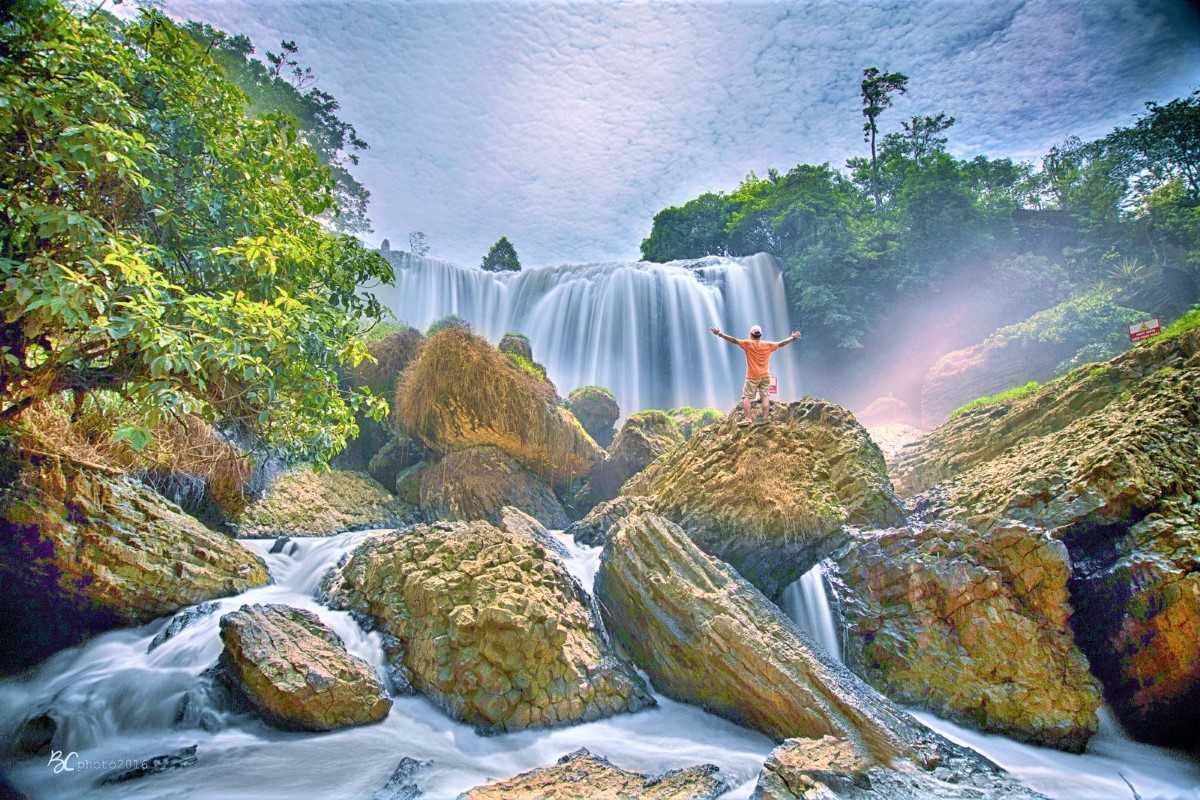 Majestic View of Elephant Waterfall in Da Lat A stunning view of the Elephant Waterfall in Da Lat, showcasing its natural beauty and grandeur.