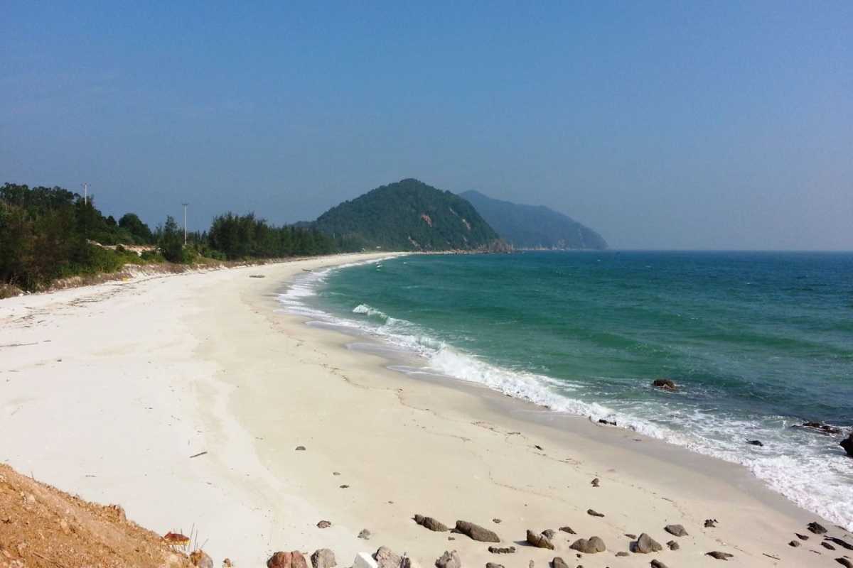 Lively Beach Crowd at Minh Chau Beach Many people enjoying swimming and beach games at Minh Chau Beach, Quan Lan Island
