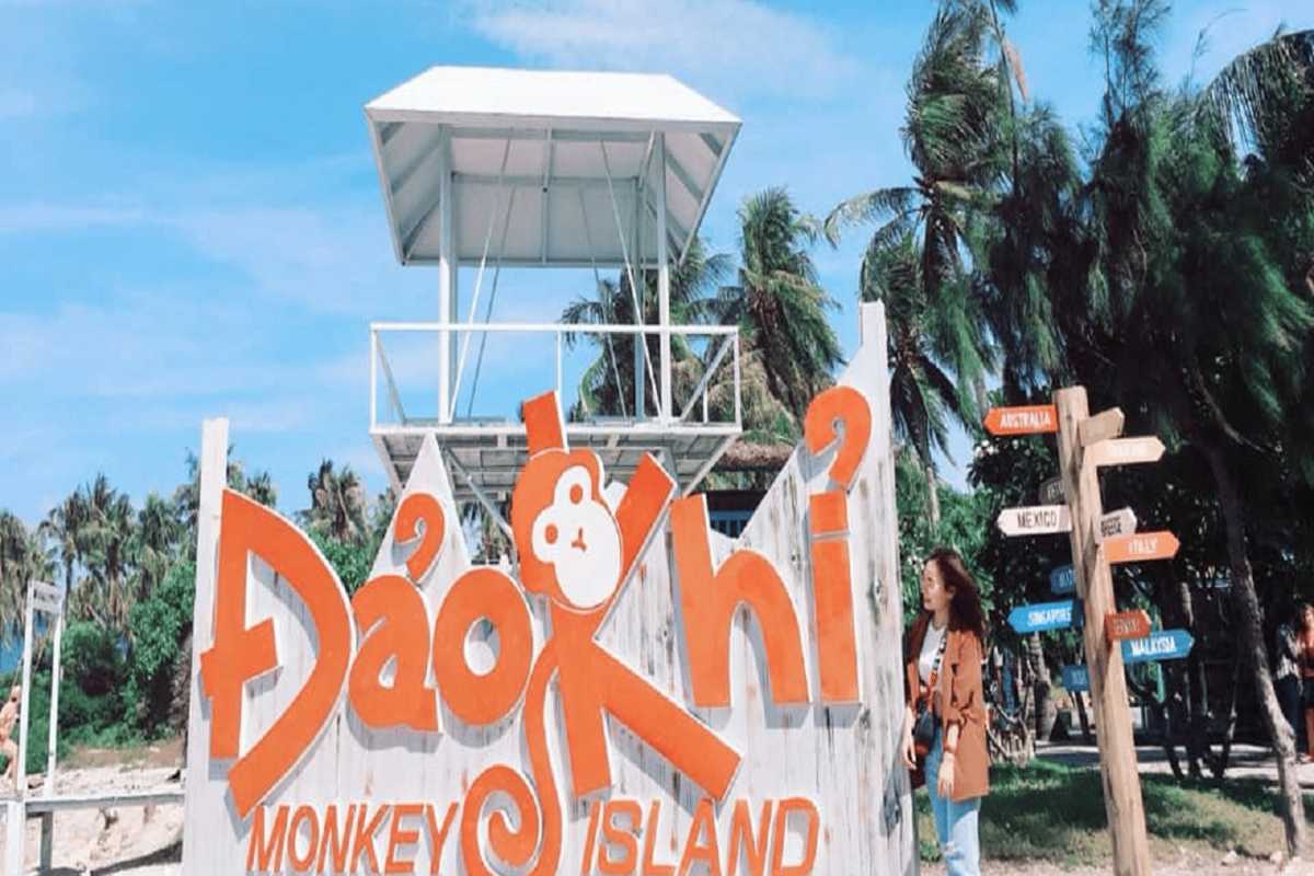 Main entrance sign of Monkey Island Nha Trang The entrance sign for Monkey Island Nha Trang stands proudly under clear skies, welcoming visitors with colorful signposts.
