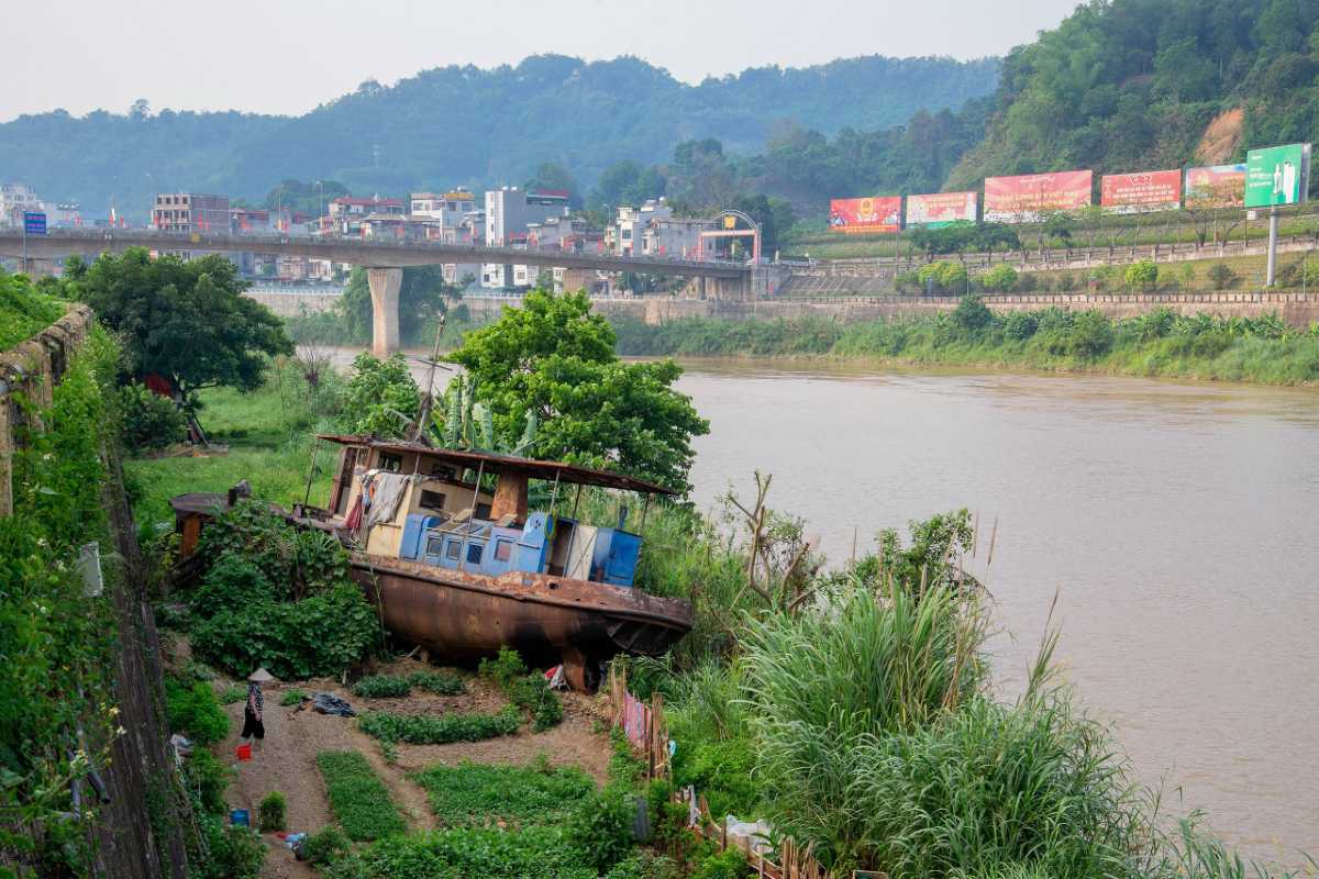 Scenic Mountainous Red River Vietnam Region Red River Vietnam flowing through lush mountainous terrain with scattered boats