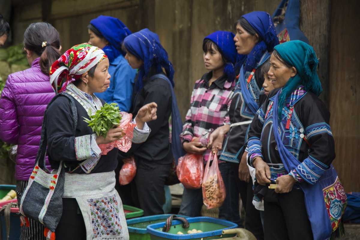 Muong Hum Market Sapa village setting and busy stalls Muong Hum Market Sapa’s village market features busy stalls, shoppers, and scenic mountain surroundings.