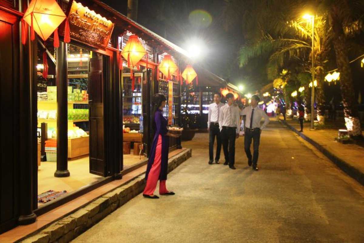 Nguyen Dinh Chieu Walking Street Night Market in Hue Nguyen Dinh Chieu Walking Street at night with traditional lanterns and visitors enjoying the vibrant scene
