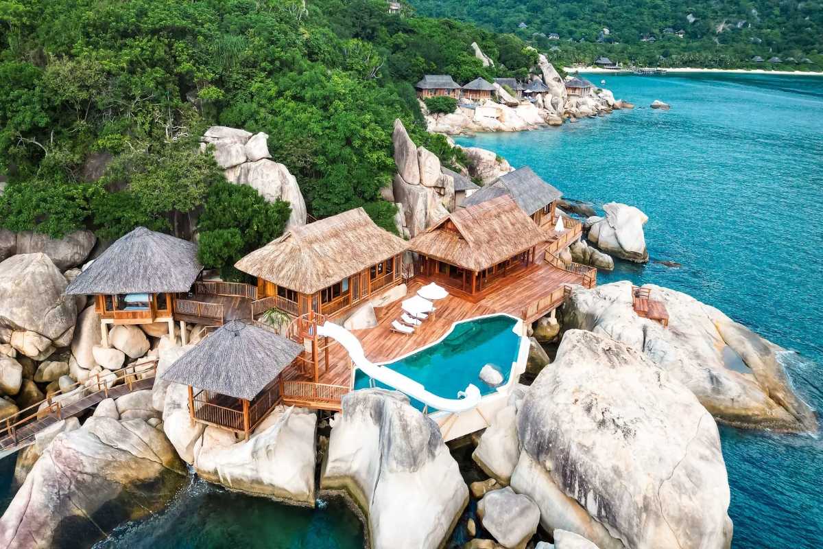 Seaside villas in Ninh Van Bay Thatched-roof villas on rocks with infinity pool overlooking Ninh Van Bay sea.