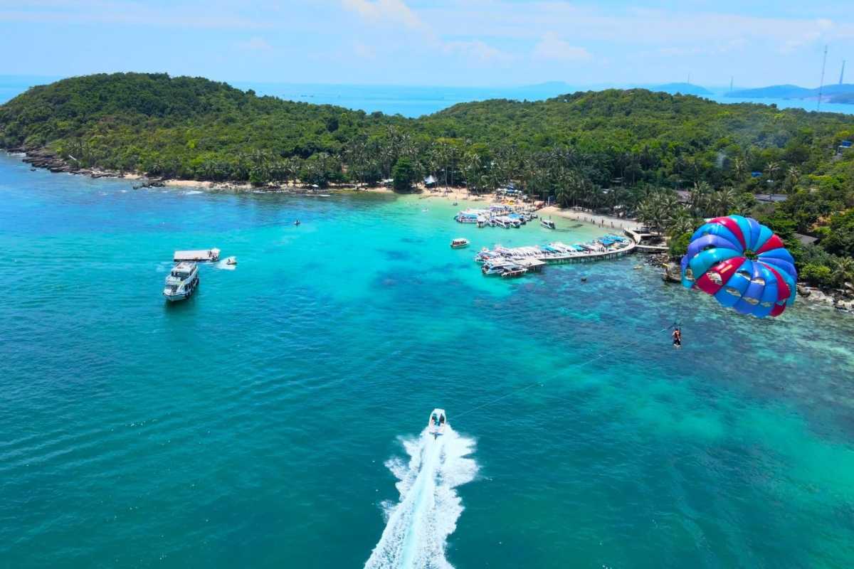 Parasailing Activity at May Rut Trong Island Parasailer floating over clear blue sea near May Rut Trong Island beach in Phu Quoc