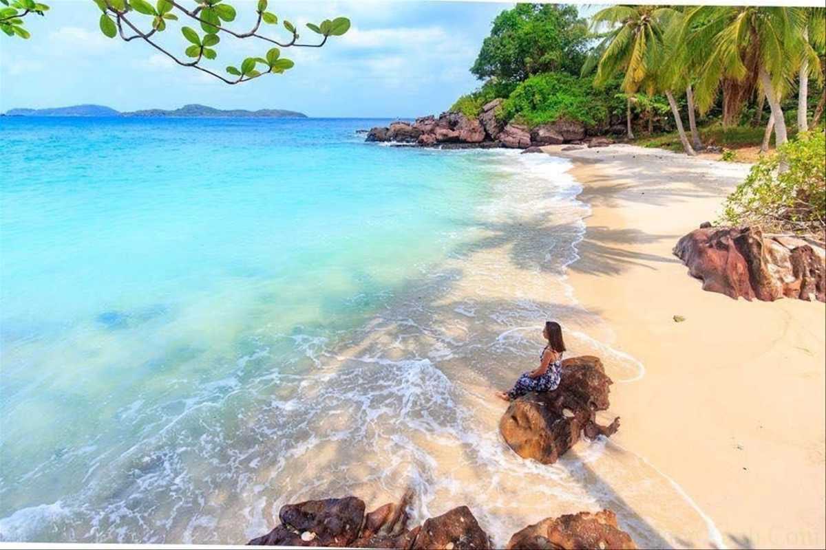 Relaxing Palm Beach in Phu Quoc Island Palm tree-lined beach with calm blue waters at Phu Quoc Island, perfect for relaxation and sunbathing.