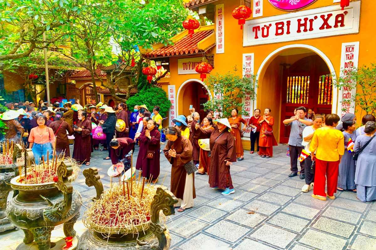Gathering of Worshippers at Quan Su Pagoda Large crowd of devotees gathered for prayer and offerings at Quan Su Pagoda Hanoi