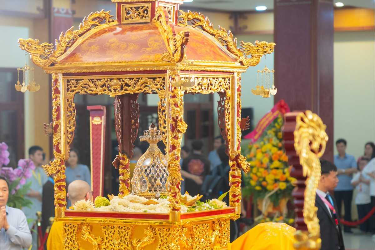Worshipper Praying Inside Quan Su Pagoda Hanoi Woman praying inside the yellow-pillared hall of Quan Su Pagoda, Hanoi