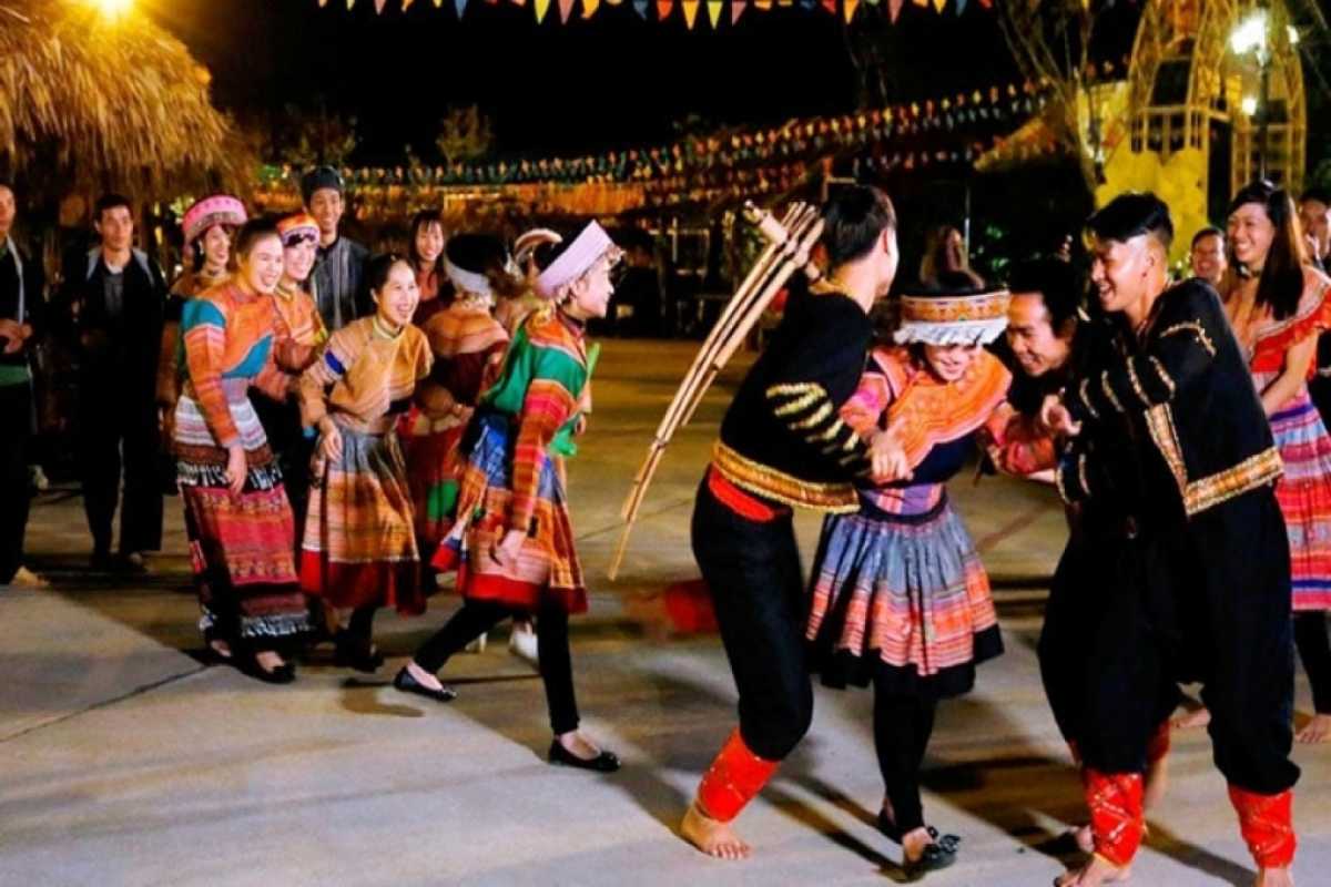 Sapa Love Market Vietnam playful ethnic group dance Sapa Love Market Vietnam shows young people in traditional dress sharing a joyful folk dance during celebrations.