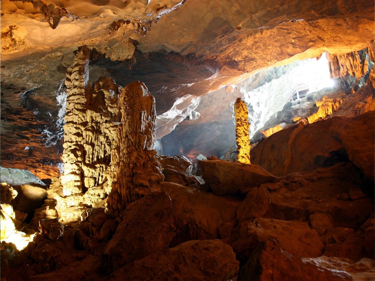 A scenic view inside Thien Cung Cave, with illuminated rock formations creating an otherworldly atmosphere in Halong Bay.