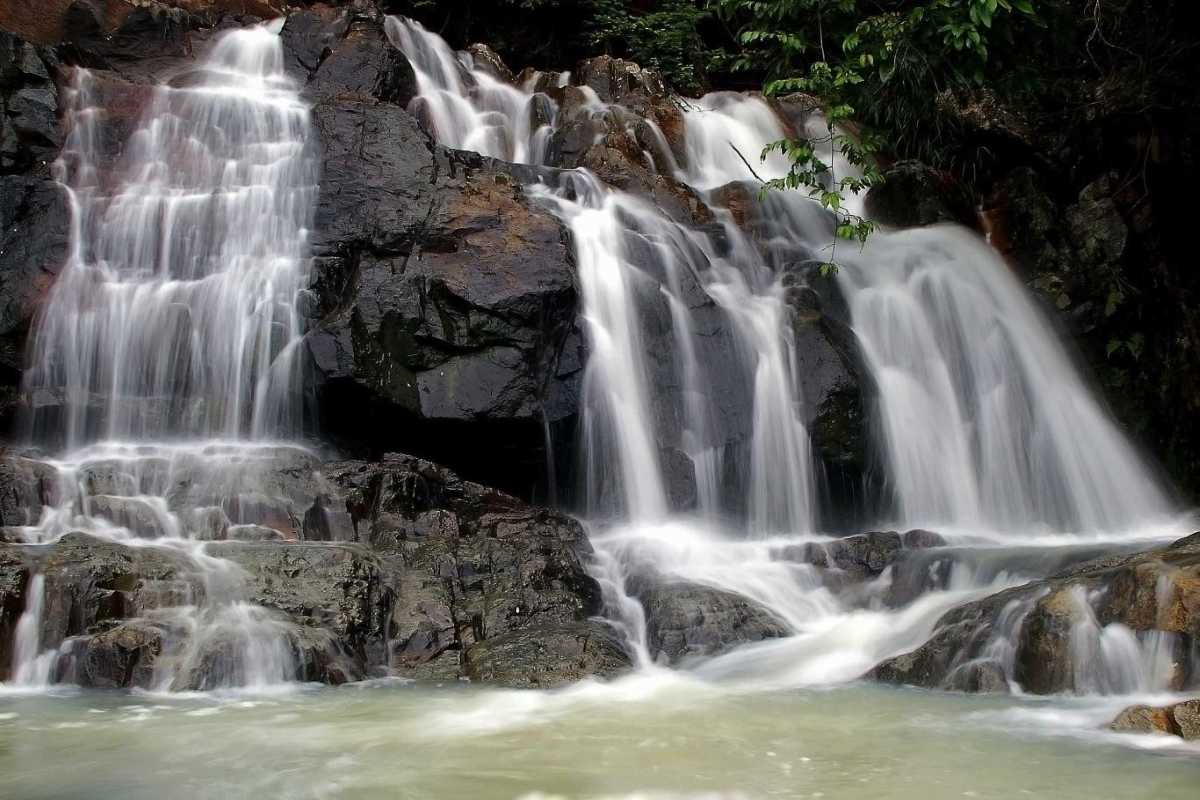 Majestic waterfall near Suoi Do Pagoda Wide view of a majestic waterfall close to Suoi Do Pagoda, adding natural charm to the spiritual site