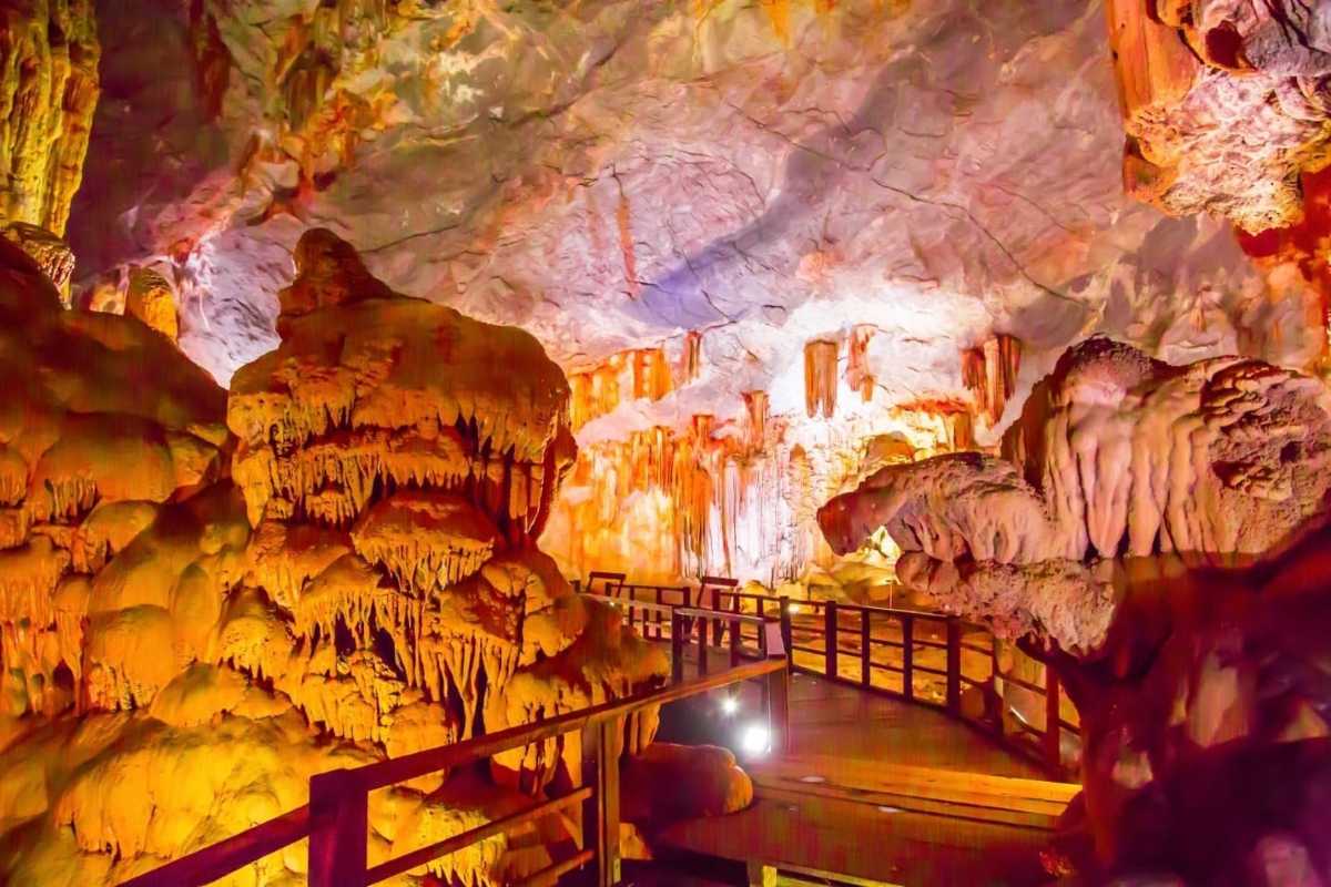 Scenic Walkways and Stairs in Thien Canh Son Cave Scenic walkways and stairs built for visitors in Thien Canh Son Cave, Quang Ninh