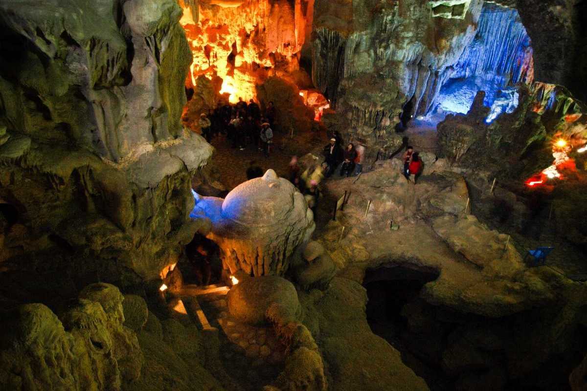 Thien Cung Cave Halong Bay stalactite formations in cave Close-up of stalactite formations inside Thien Cung Cave Halong Bay, showing unique mineral patterns