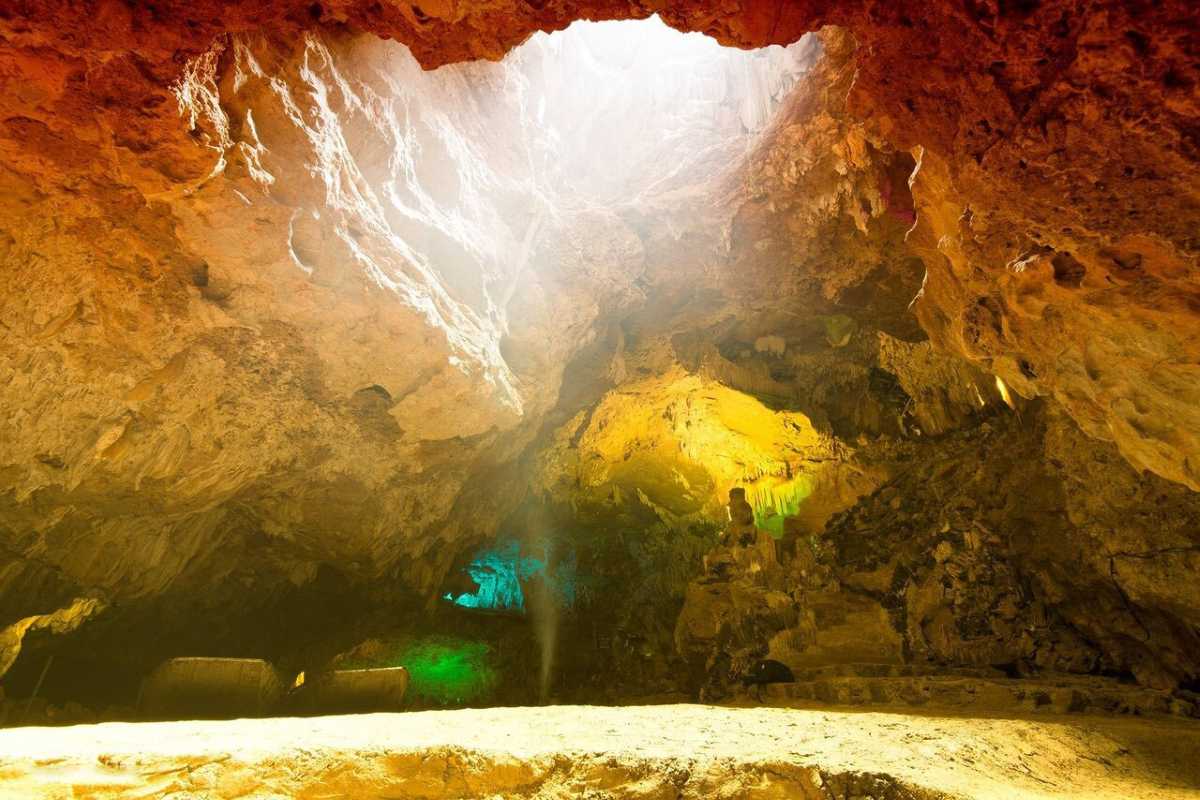 Thien Ha Cave Ninh Binh sunlit cavern interior Thien Ha Cave Ninh Binh illuminated by natural sunlight, highlighting striking stalactites and the cave's dramatic ceiling.