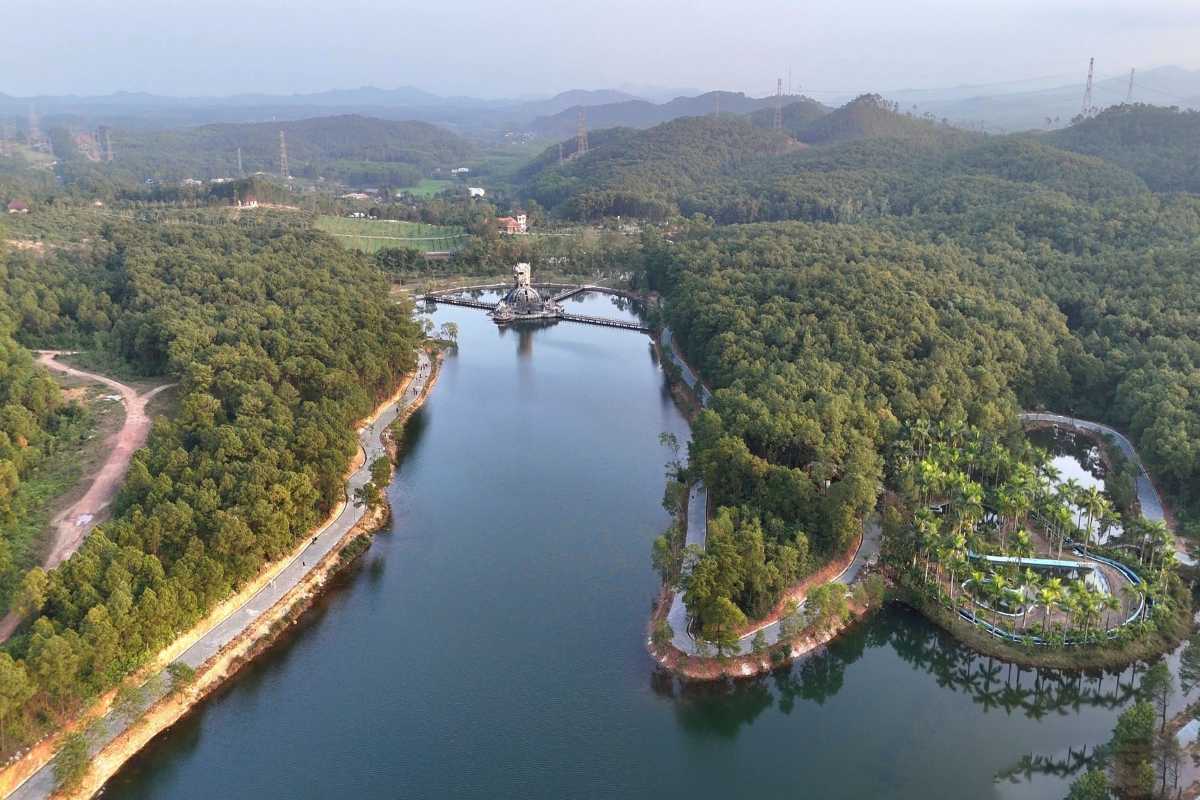 Panoramic View Thuy Tien Lake Abandoned Water Park Wide-angle aerial view of Thuy Tien Lake, its dragon statue, winding roads, and lush green hills on Hue’s outskirts