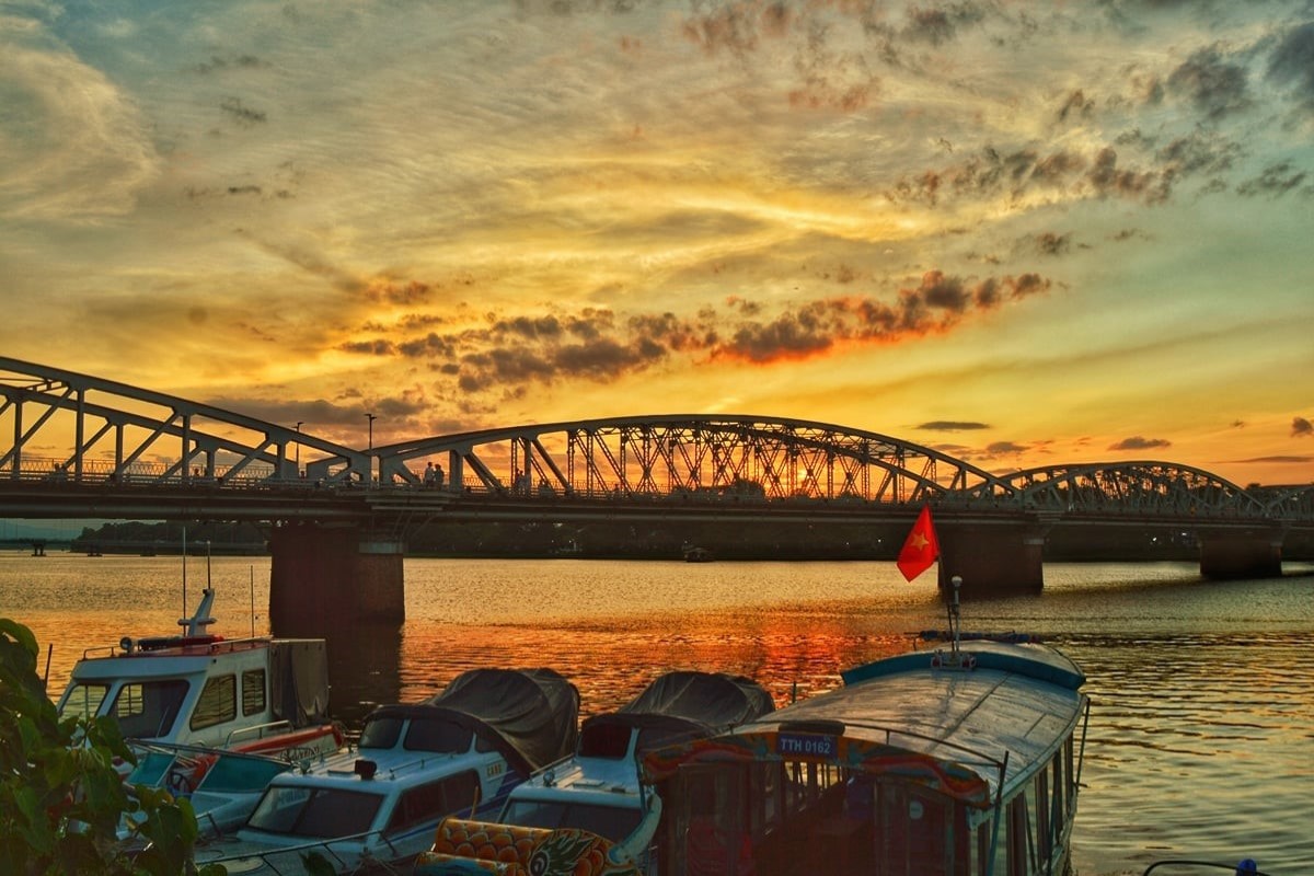 Truong Tien Bridge glowing under the twilight skies over the Perfume River