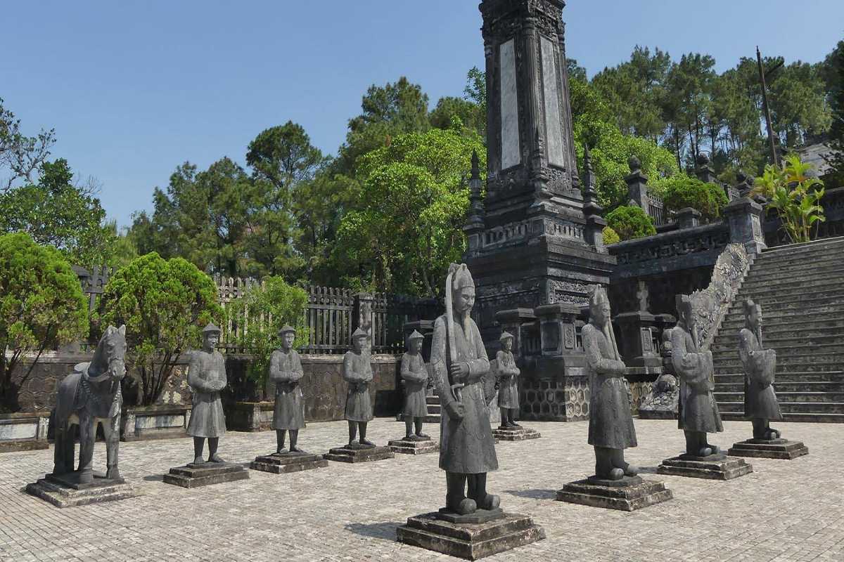 Honour Courtyard Statues at Tu Duc Tomb Stone statues of mandarins and soldiers in the Honour Courtyard of Tu Duc Tomb