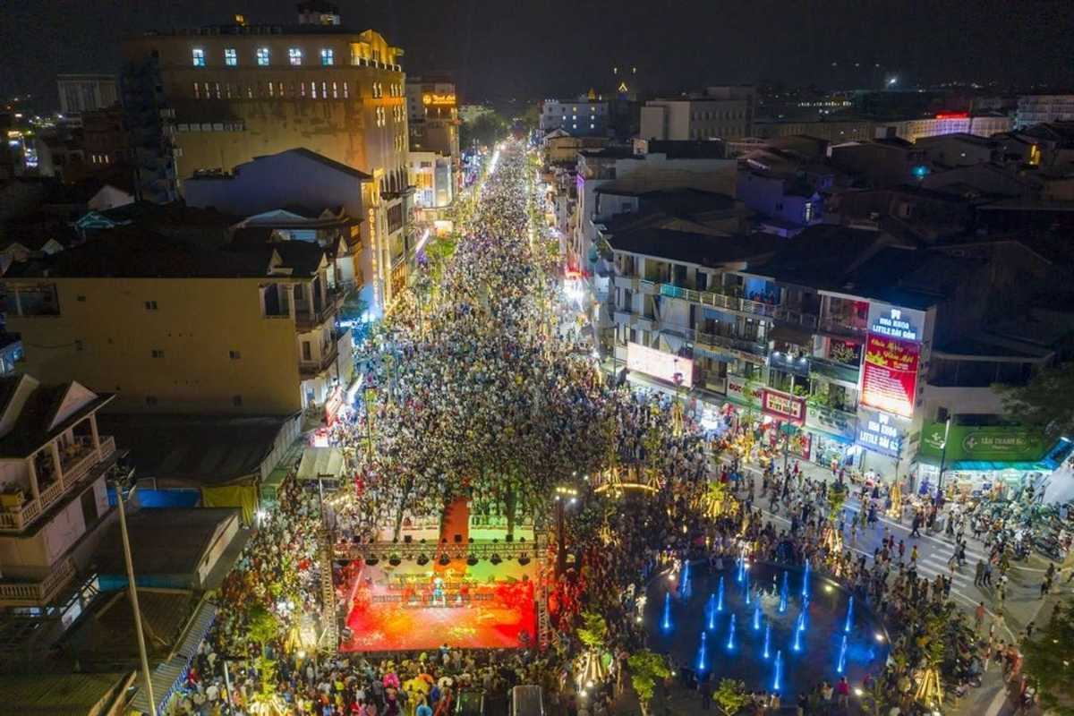 Vibrant Nightlife on Nguyen Dinh Chieu Walking Street Nighttime scene showing illuminated bars and restaurants along Nguyen Dinh Chieu Walking Street